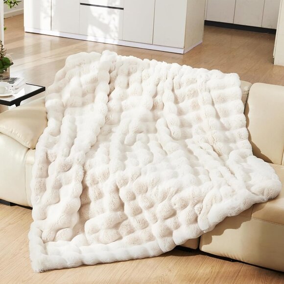 NEW Sealed Rabbit Fur Bubble Blanket - Picture 2 of 5